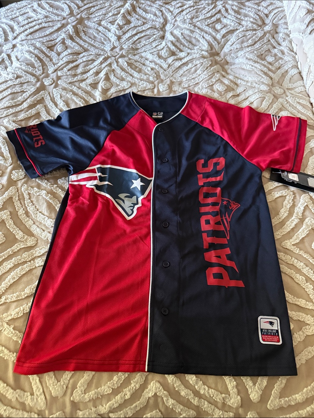 Mens Patriots Split-Color Baseball Jersey - Red & Navy ❤️💙🏈 SMALL NWT